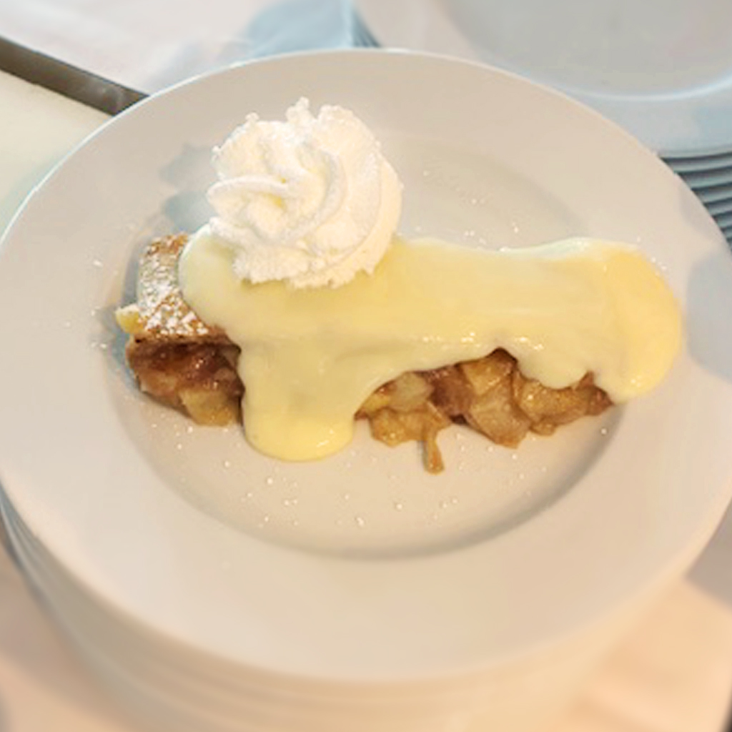 Kochlehrlinge begeistern mit selbstgemachtem Apfelstrudel